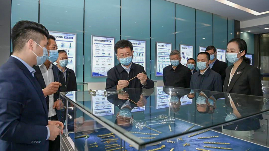 市委常委、两江新区党工委书记段成刚调研天海星两江数码工坊入园企业