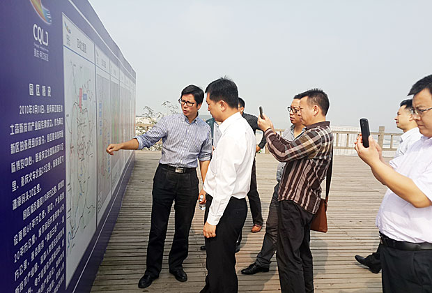 广水市领导一行考察天海星两江数码工坊项目，听取招商负责人介绍水土高新园